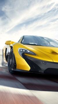 Żółty Mclaren P1