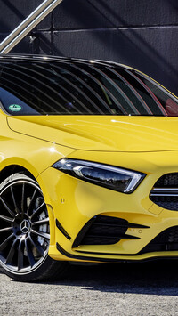 Żółty Mercedes-AMG A 35