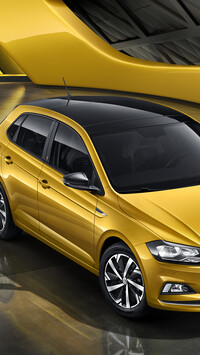 Żółty Volkswagen Polo Plus