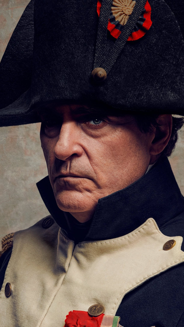 Aktor Joaquin Phoenix w filmie Napoleon