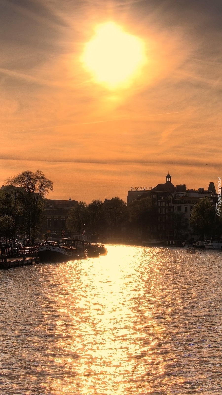 Amsterdam o zachodzie słońca