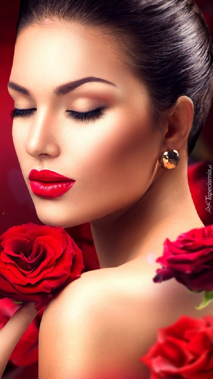 Kobieta z czerwonymi różami