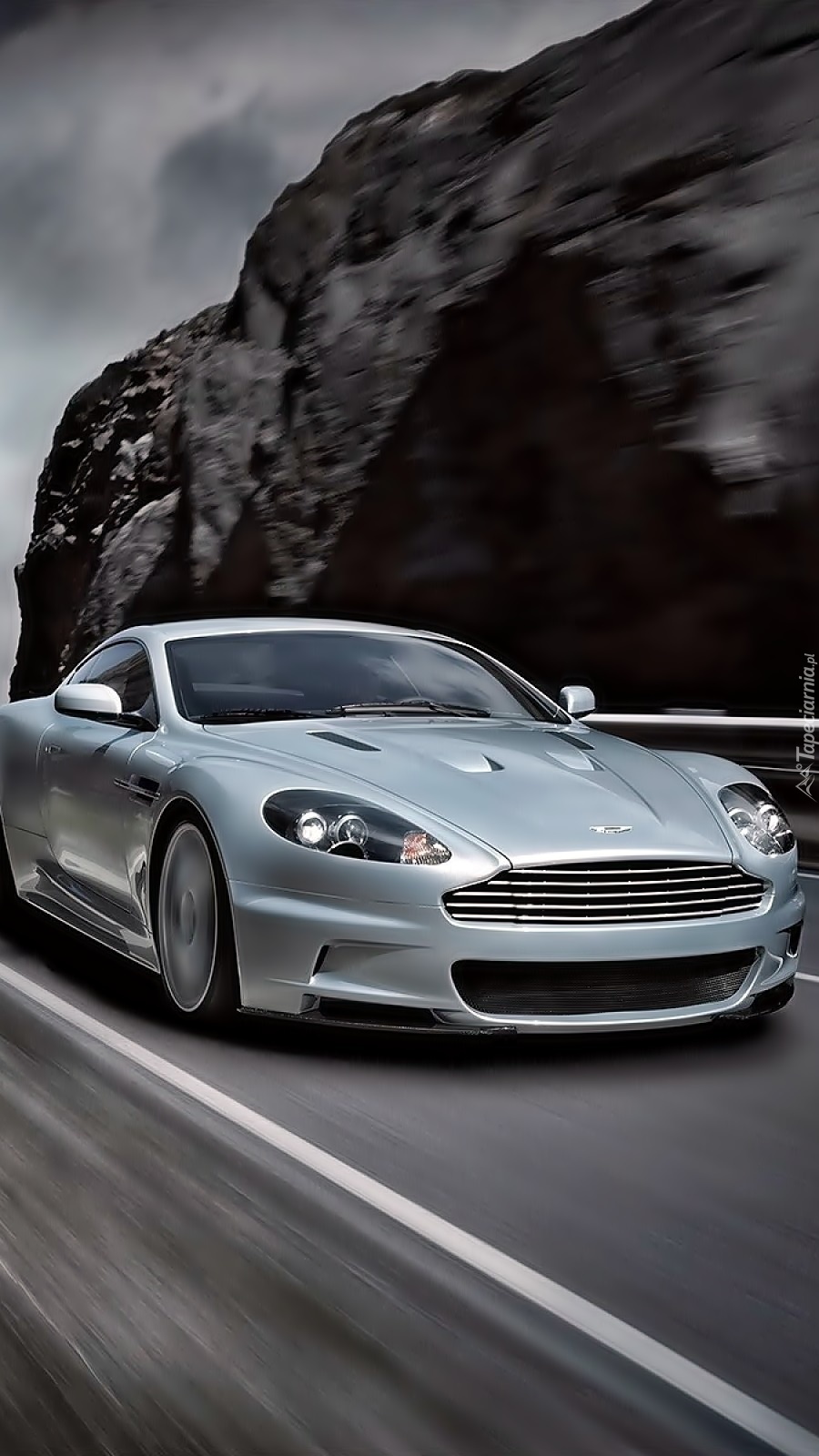 Aston Martin DBS na drodze