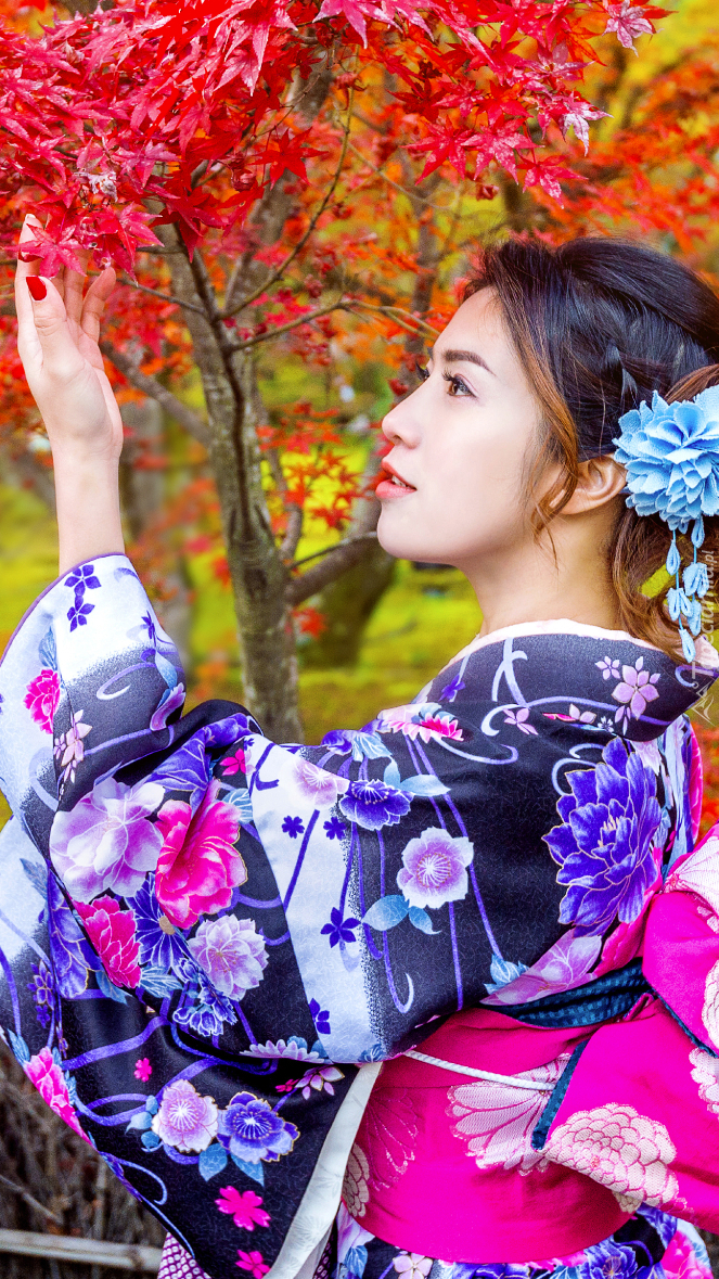 Azjatka w kimono - Tapeta na telefon