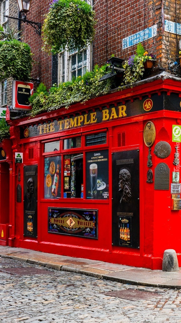 Bar na rogu ulicy w Dublinie