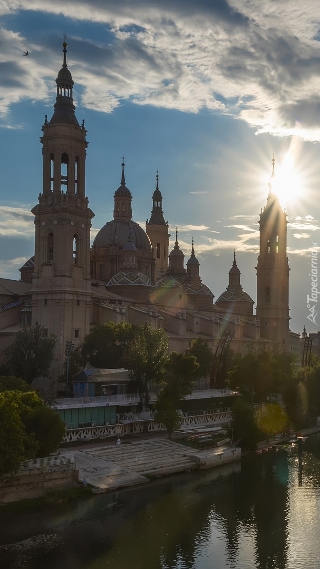 Bazylika Nuestra Senora del Pilar nad rzeką Ebro