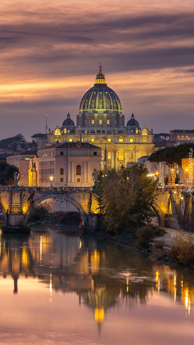 Bazylika oświetlona w Rzymie