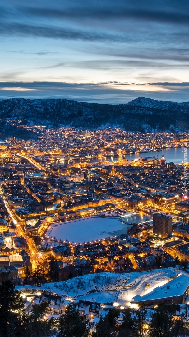 Bergen nocą