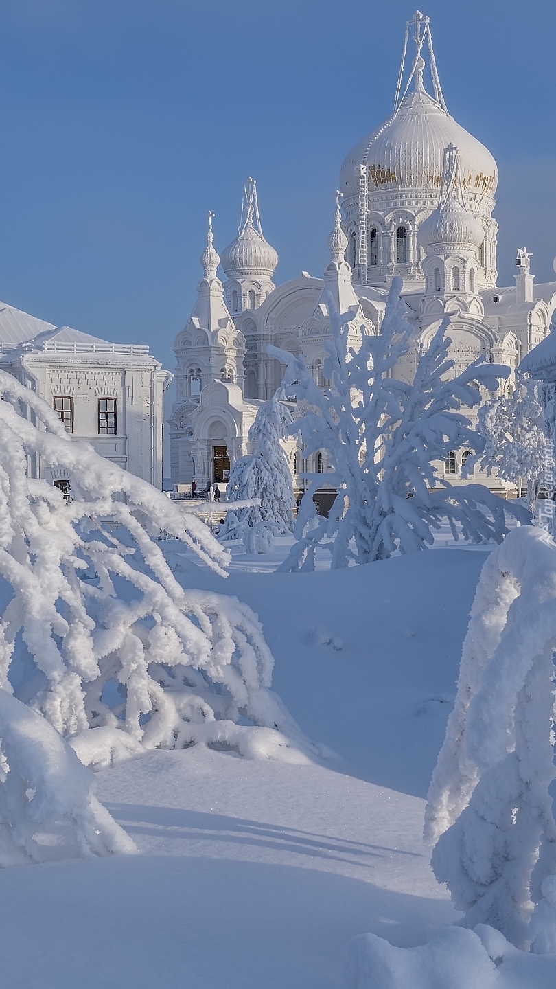 Białogórski Monaster św Mikołaja zimą