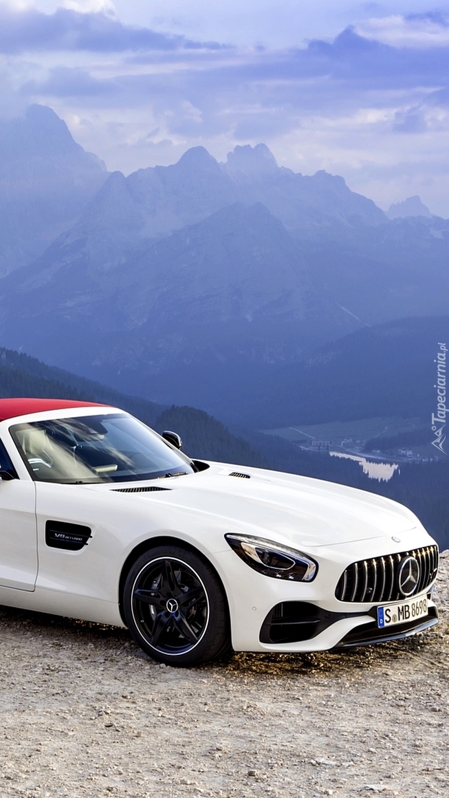 Biały Mercedes