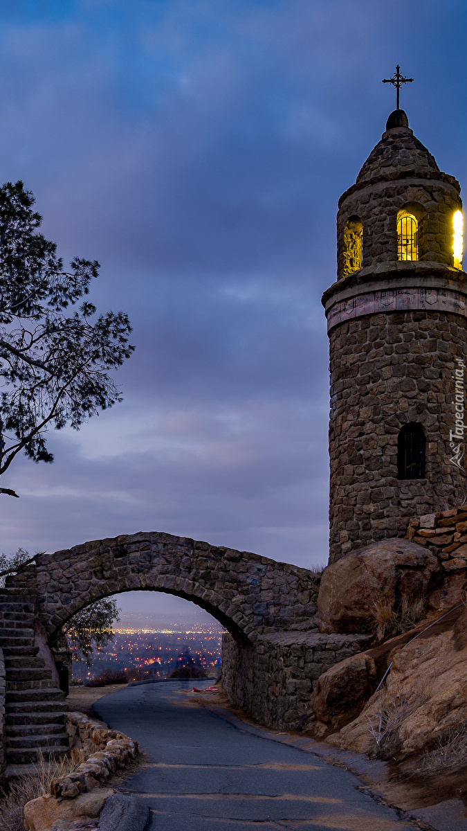 Brama i wieża w Mount Rubidoux Park