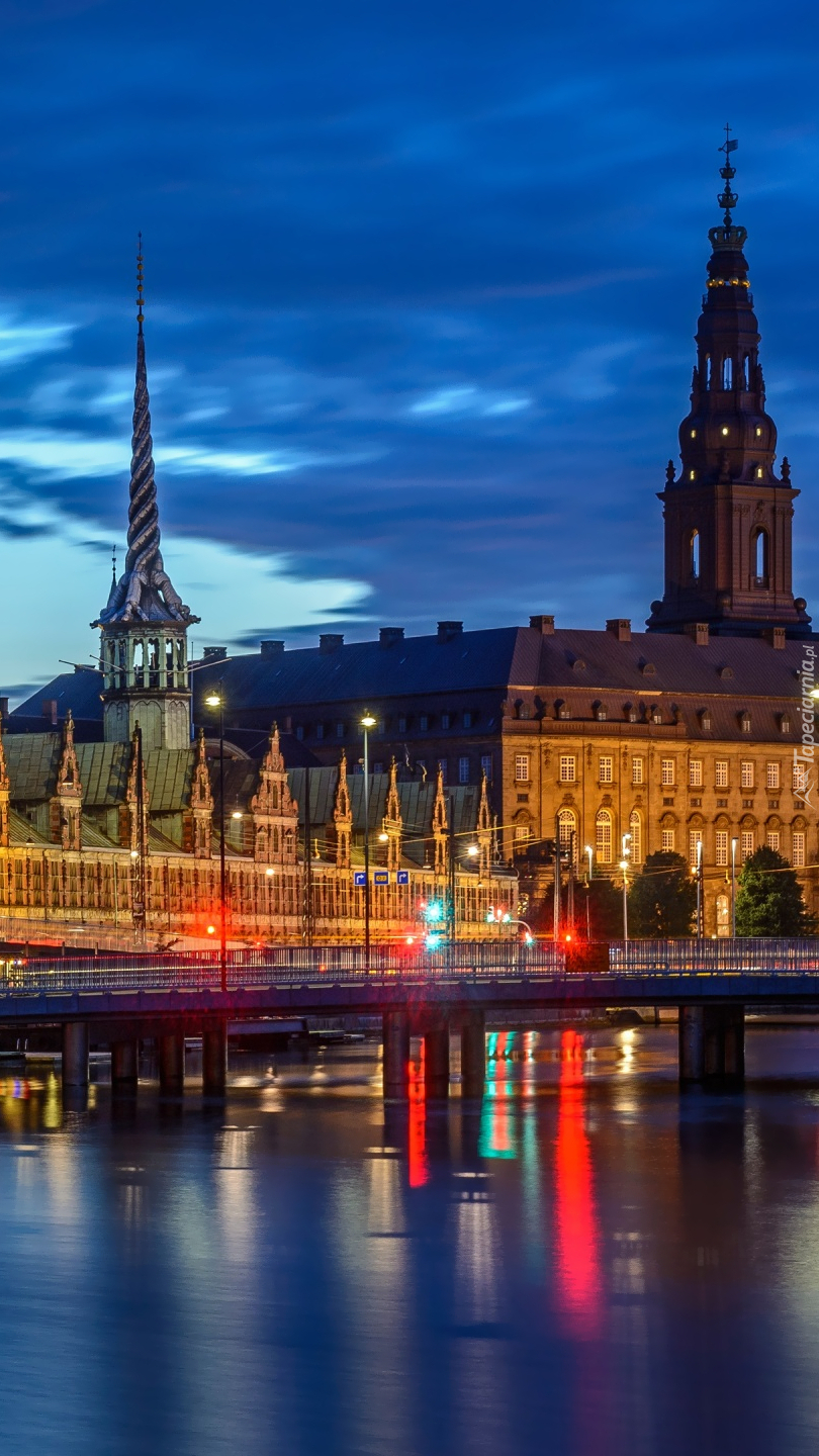 Budowla Borsen i Zamek Christiansborg w Kopenhadze