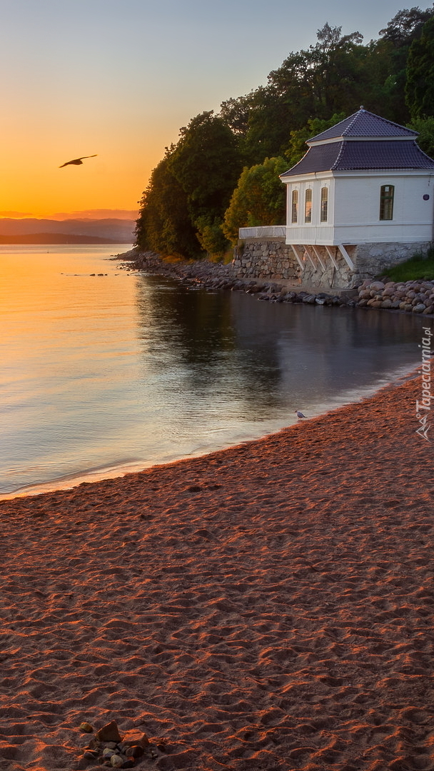 Budynek na brzegu fiordu Bunnefjorden