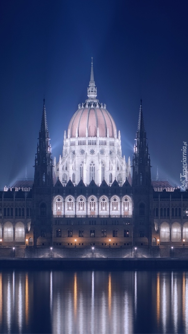 Budynek węgierskiego parlamentu nocą