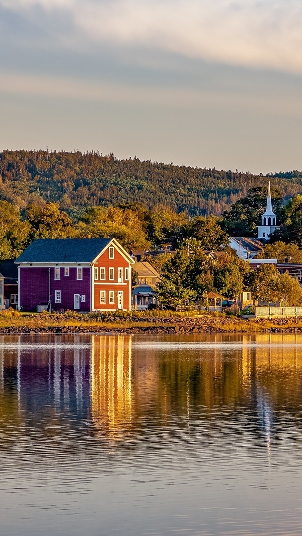 Budynki nad rzeką Annapolis w Nowej Szkocji