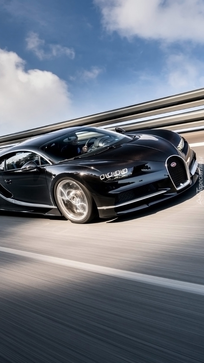 Bugatti Chiron na drodze