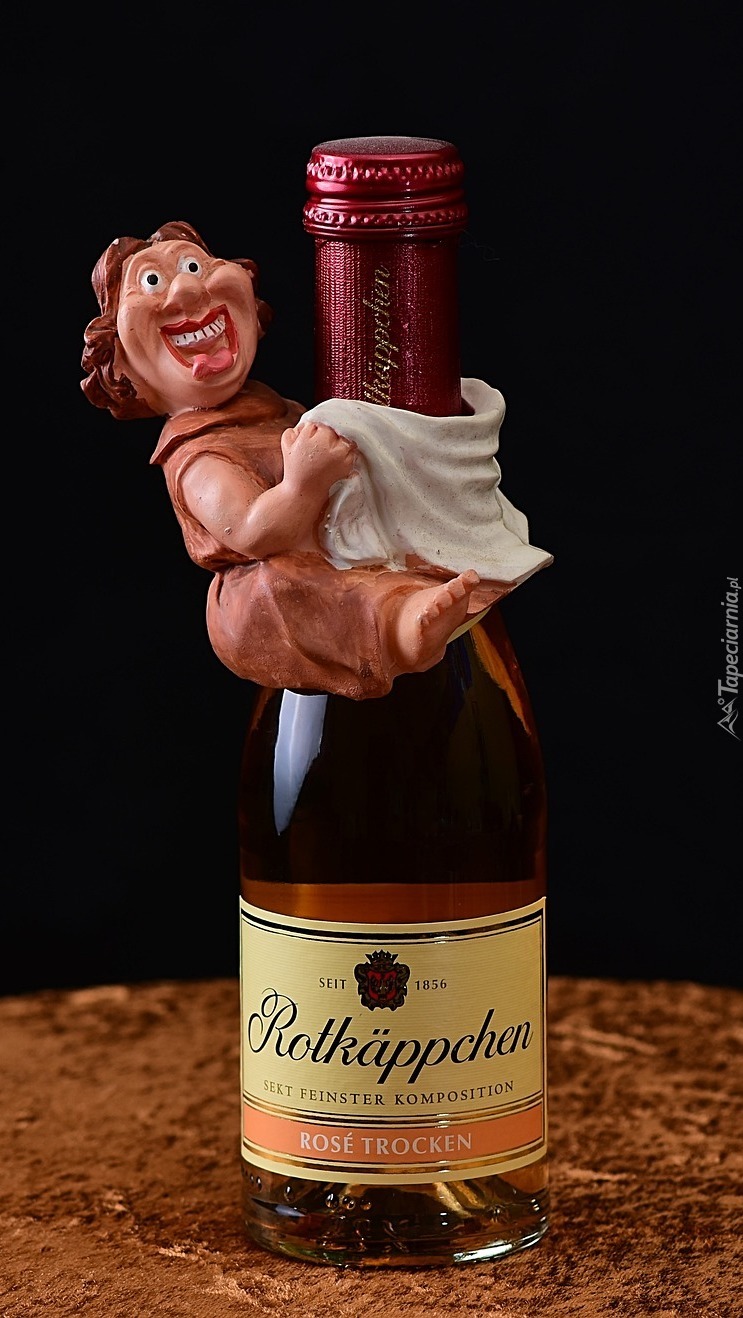 Butelka wina z figurką kobiety