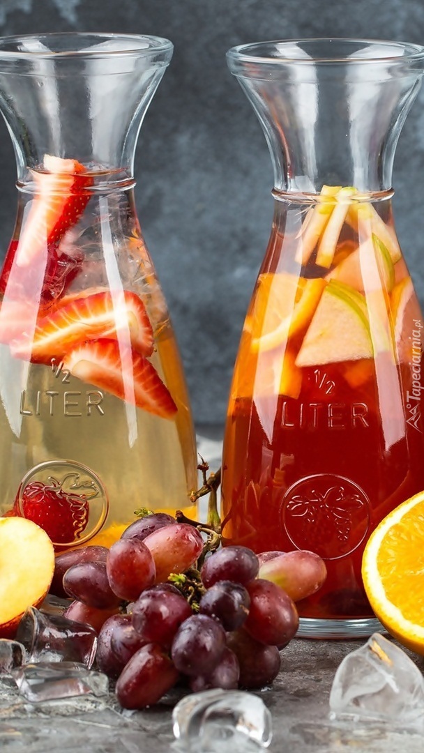 Butelki z napojem owocowym