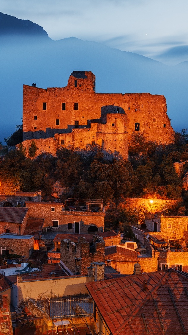 Castelvecchio di Rocca Barbena w Ligurii