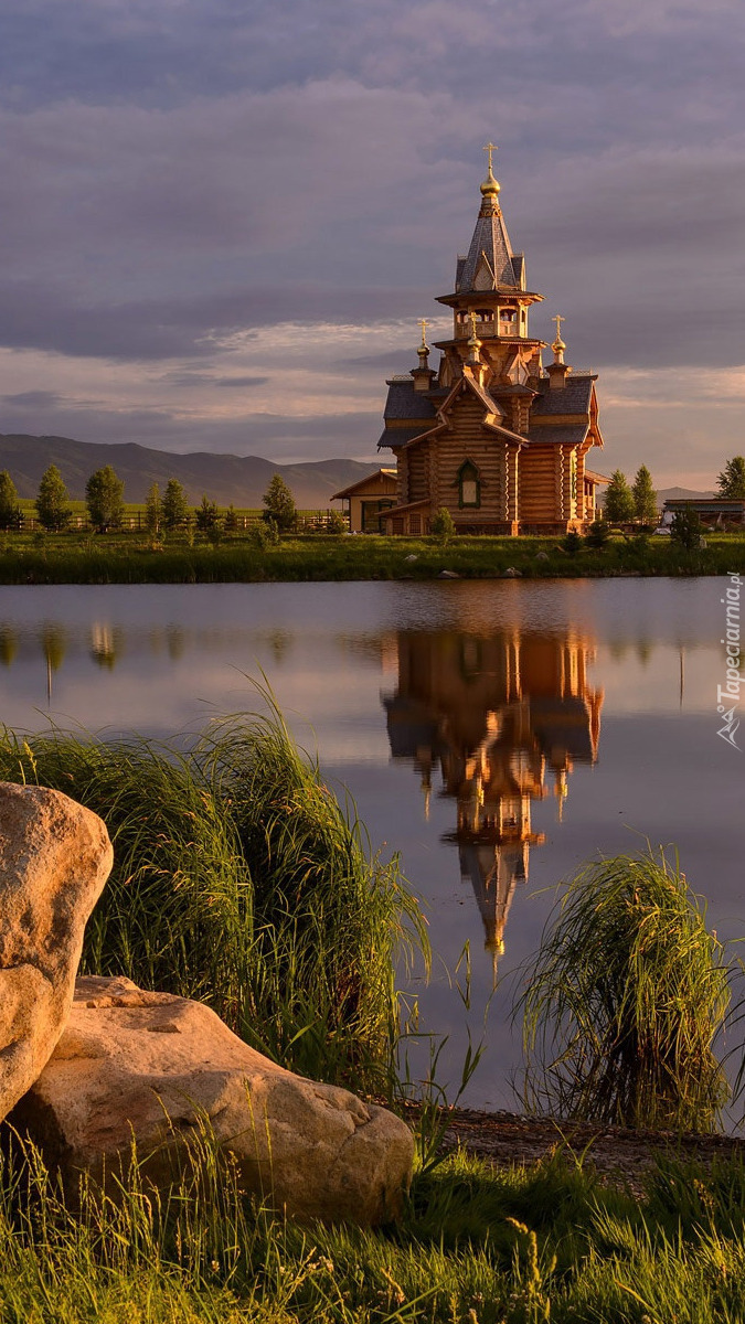 Cerkiew nad jeziorem
