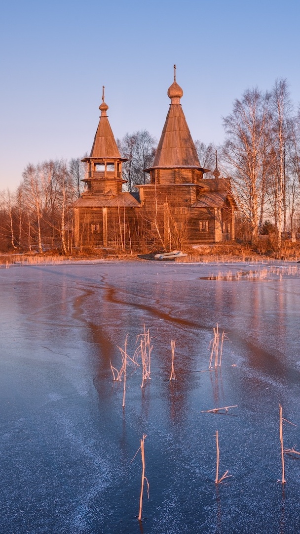 Cerkiew nad jeziorem