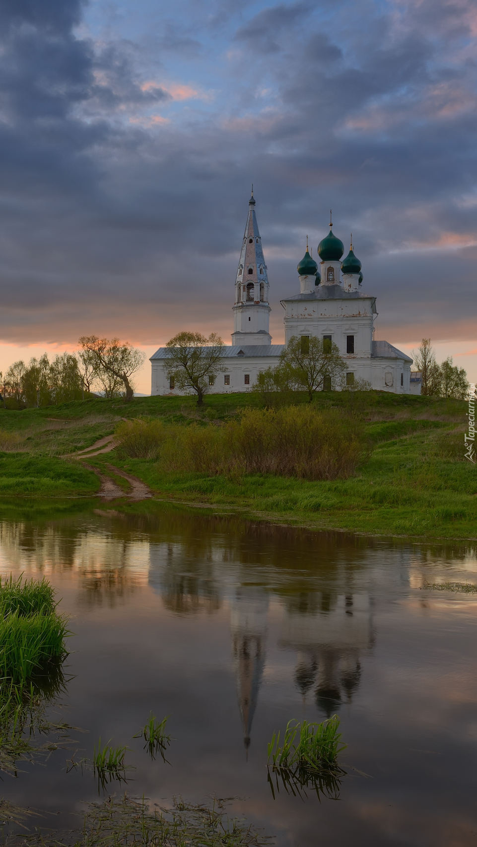 Cerkiew nad rzeką