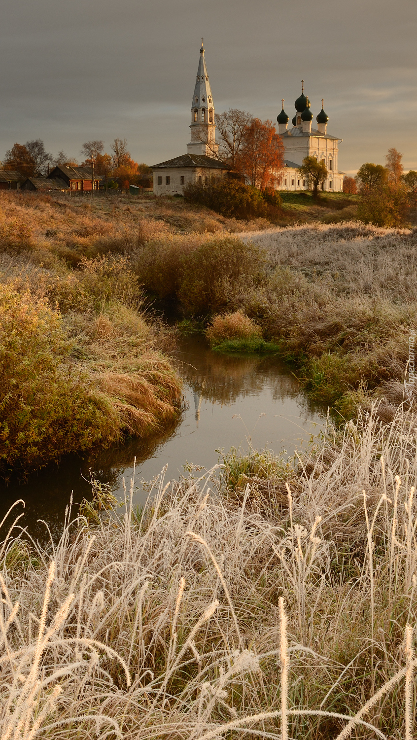 Cerkiew nad rzeką Lakhost