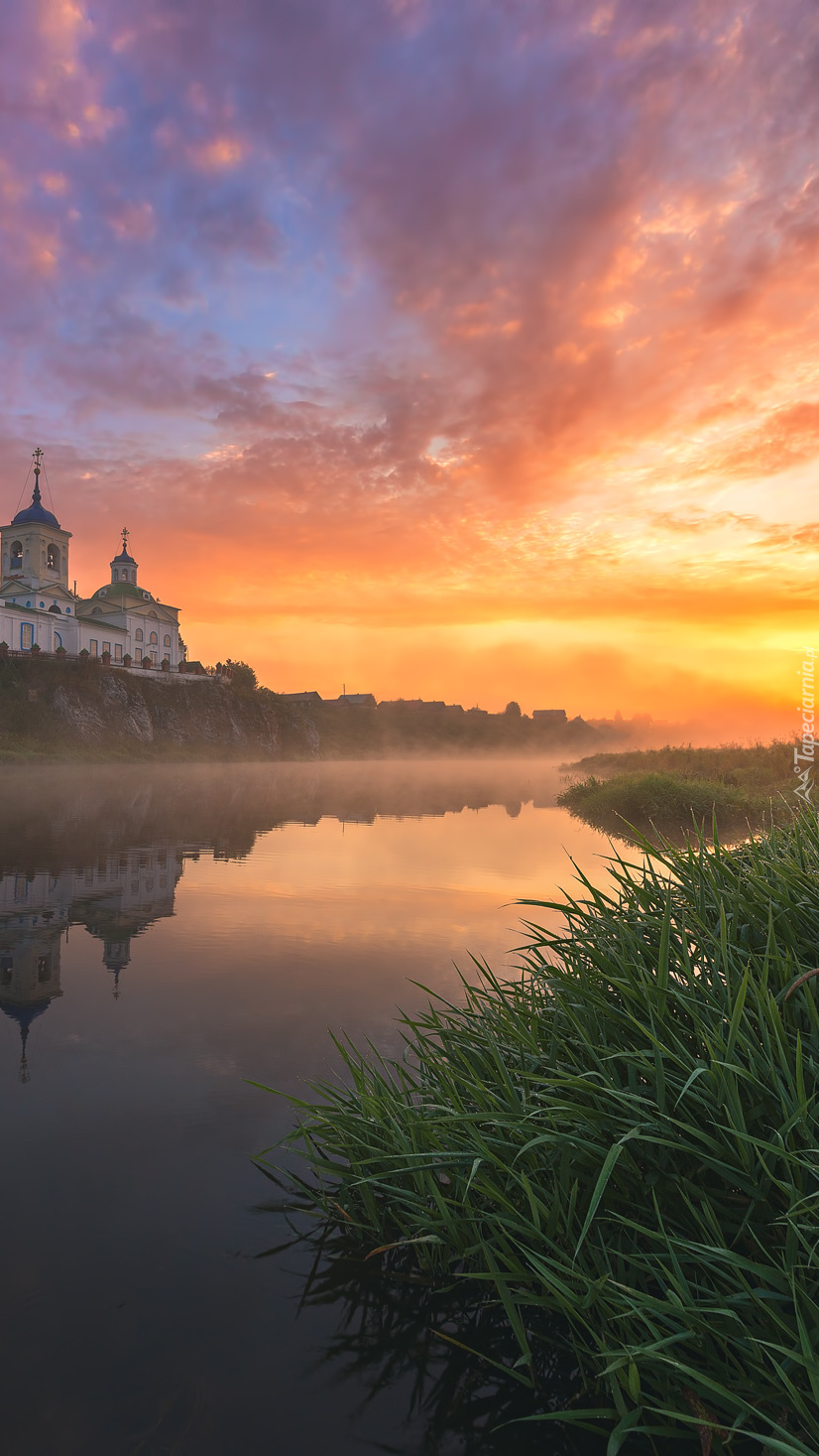 Cerkiew nad zamgloną rzeką