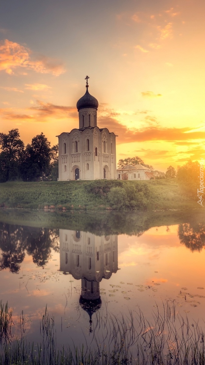 Cerkiew o zachodzie słońca