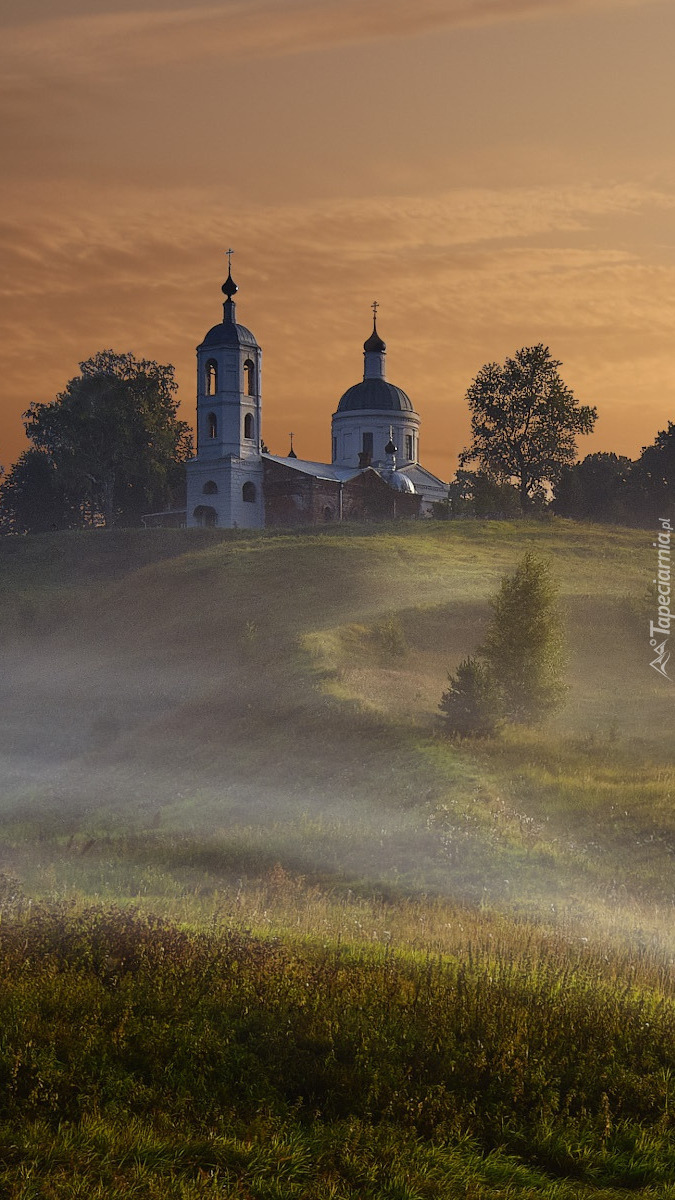 Cerkiew w porannej mgle