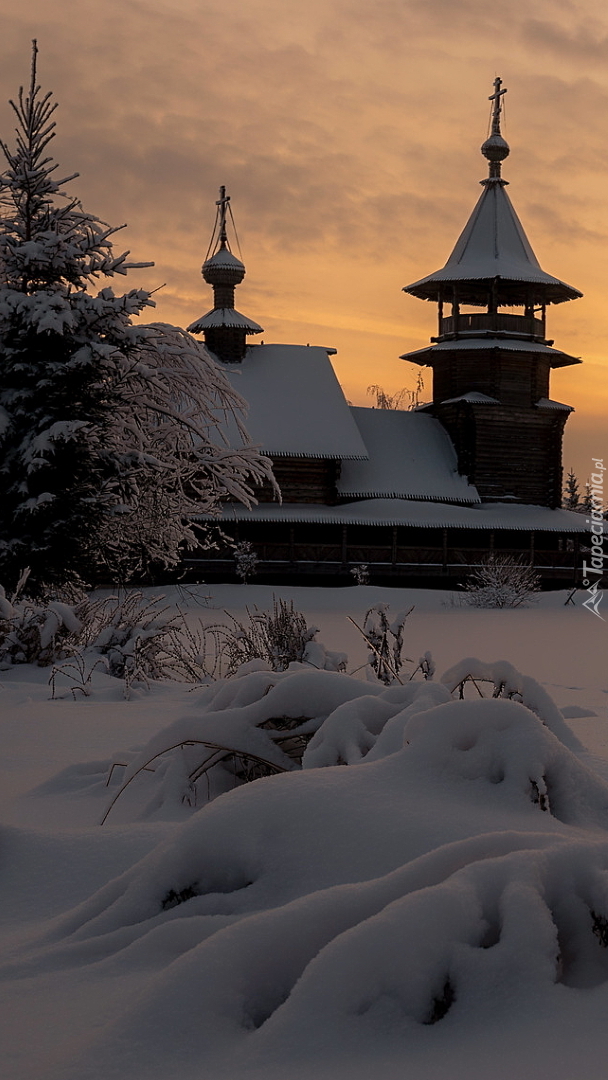 Cerkiew w zimowej scenerii