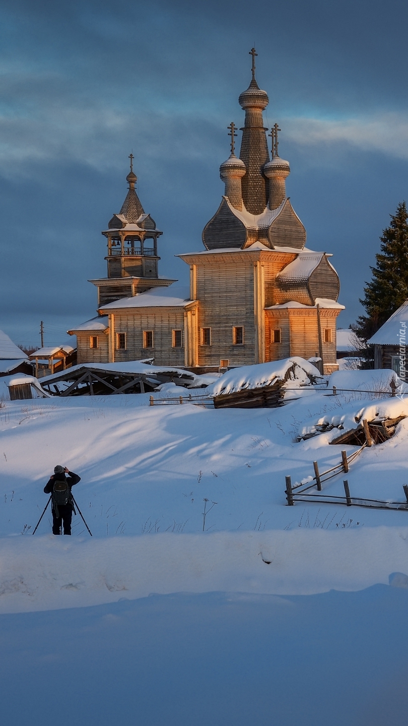 Cerkiew we wsi Kimzha zimową porą