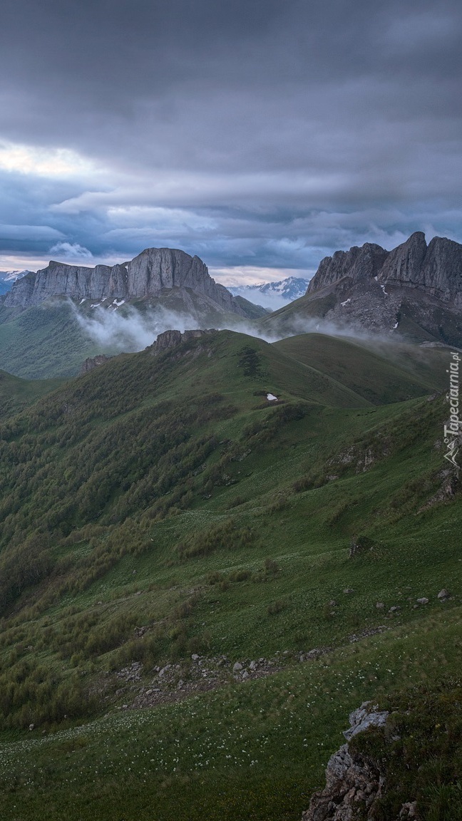 Chmury nad górami