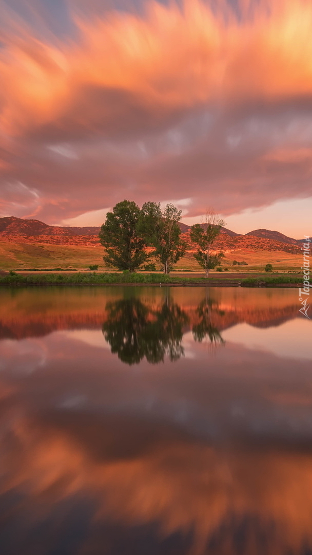 Chmury nad jeziorem Lake Chatfield