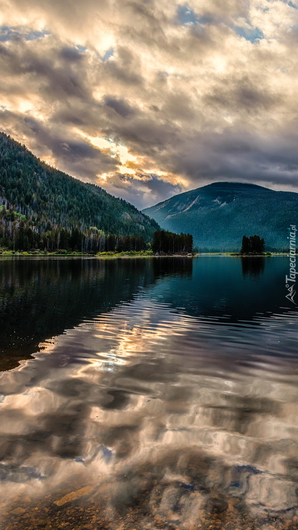 Chmury nad jeziorem Monarch Lake
