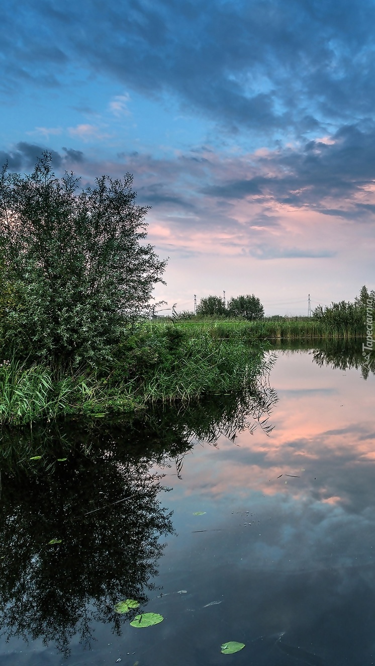 Chmury nad kanałem