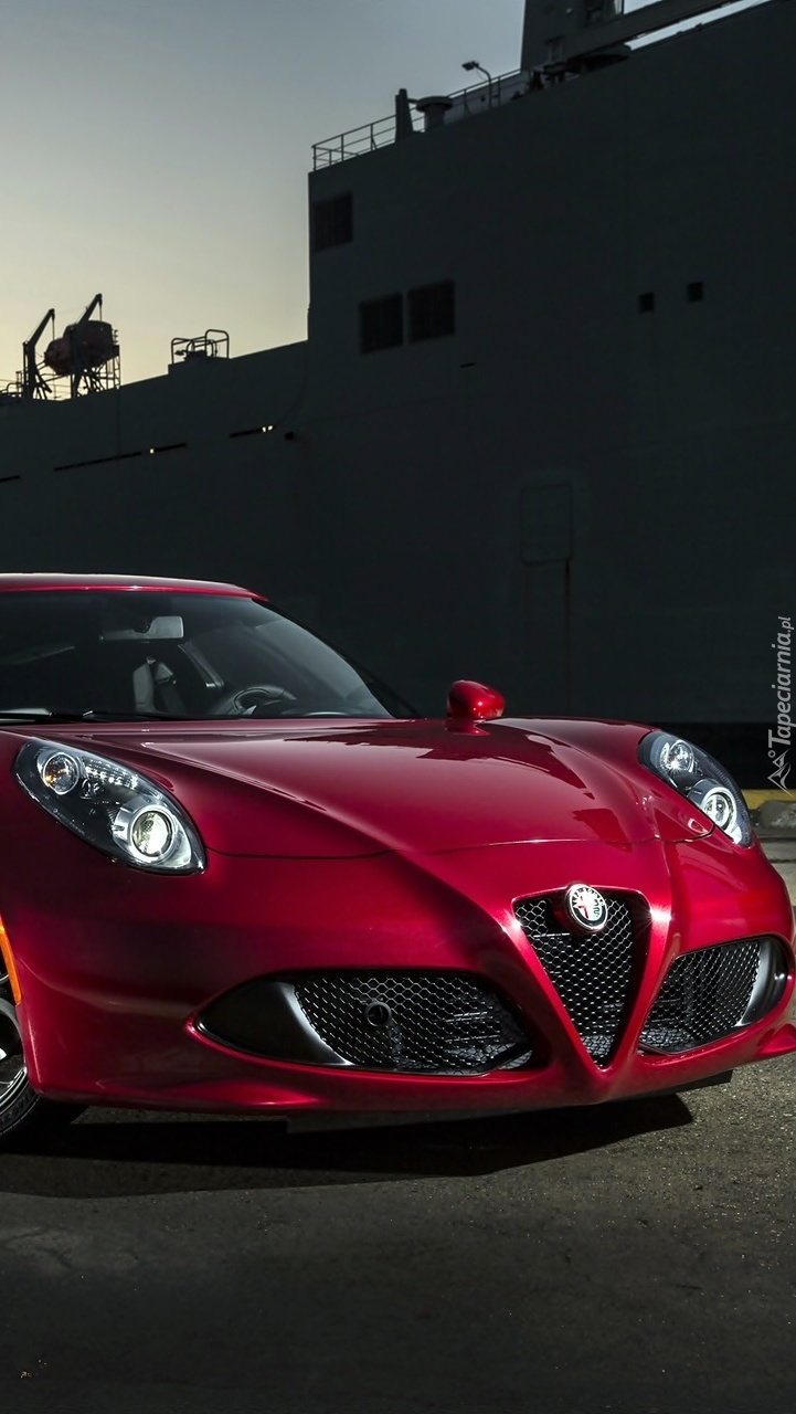 Czerwona Alfa Romeo 4C