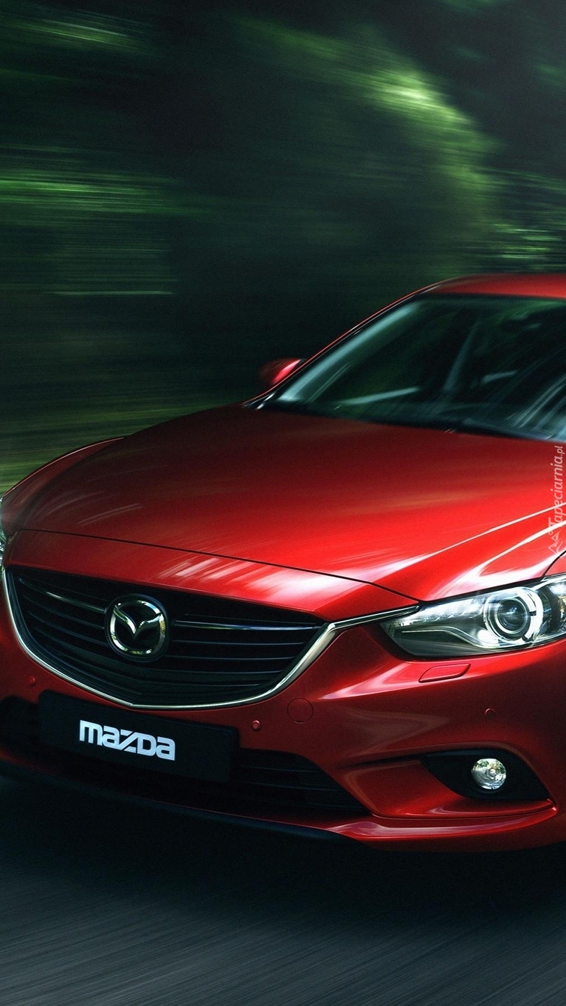 Czerwona Mazda 6