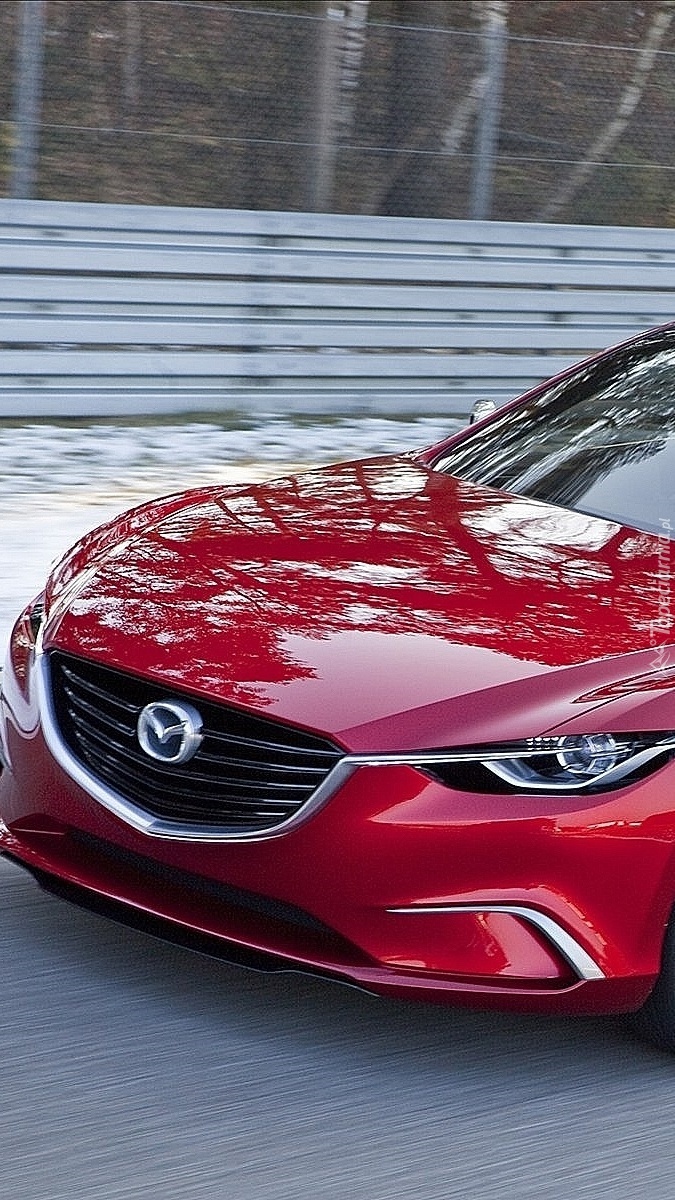 Czerwona Mazda 6 Concept