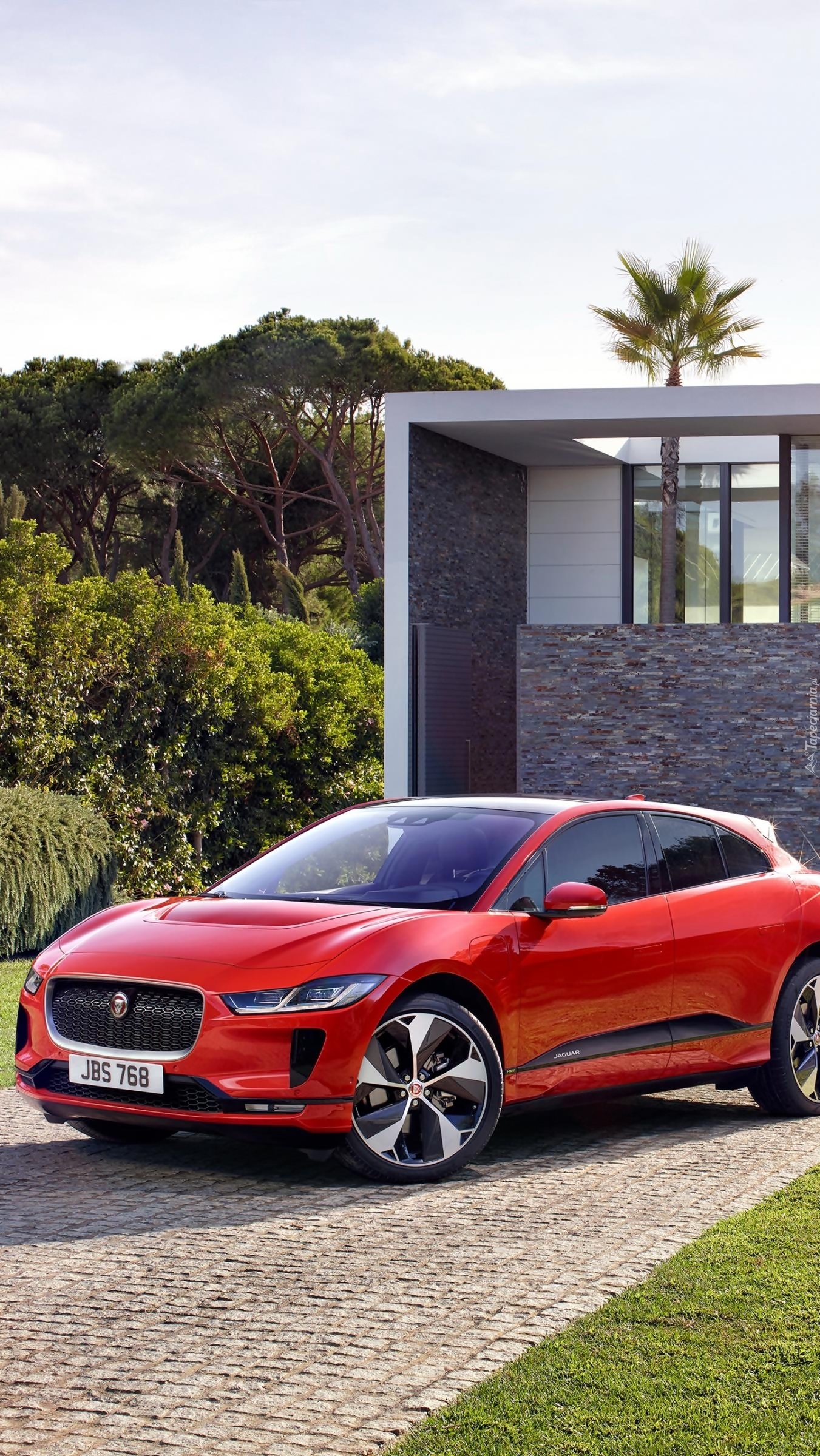 Czerwony Jaguar I-Pace