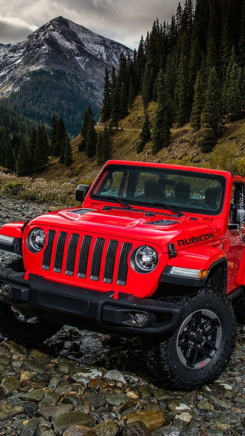 Czerwony Jeep Wrangler Rubicon