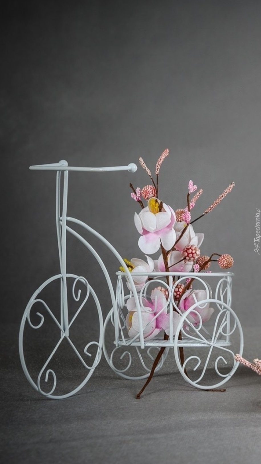 Dekoracyjny rower z kwiatami
