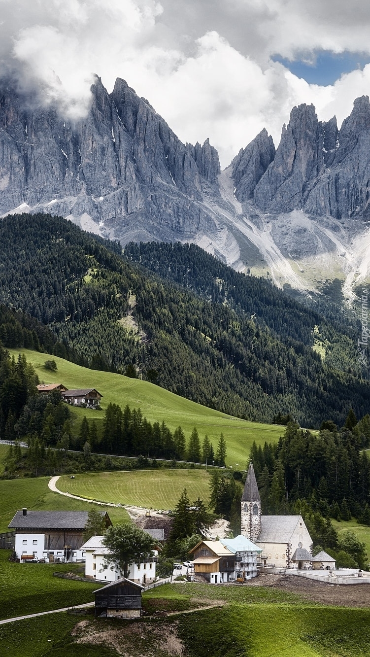 Dolina Val di Funes w Dolomitach