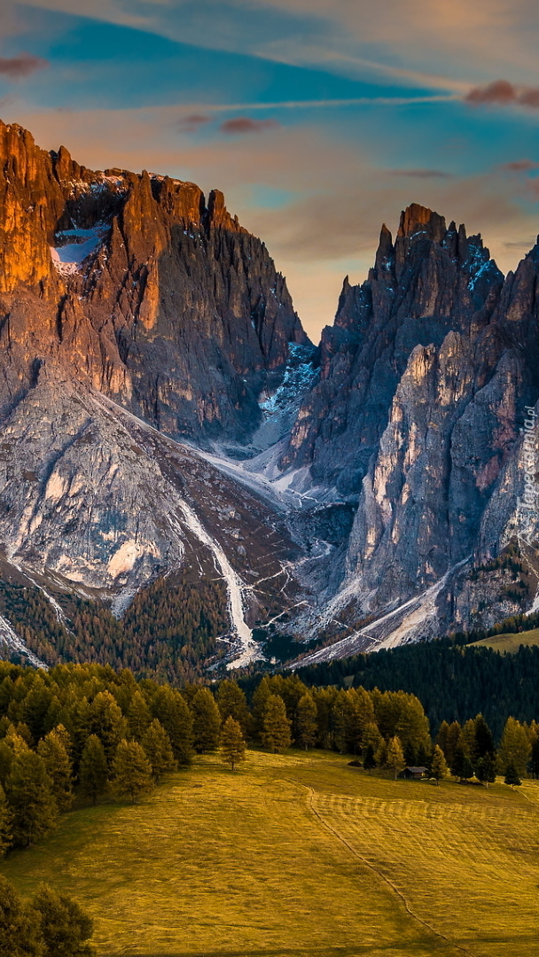 Dolina Val Gardena i góry Sassolungo