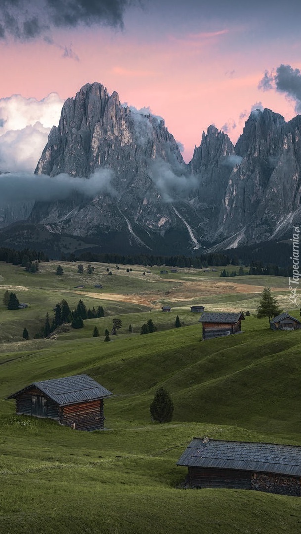 Dolina Val Gardena i góry Sassolungo