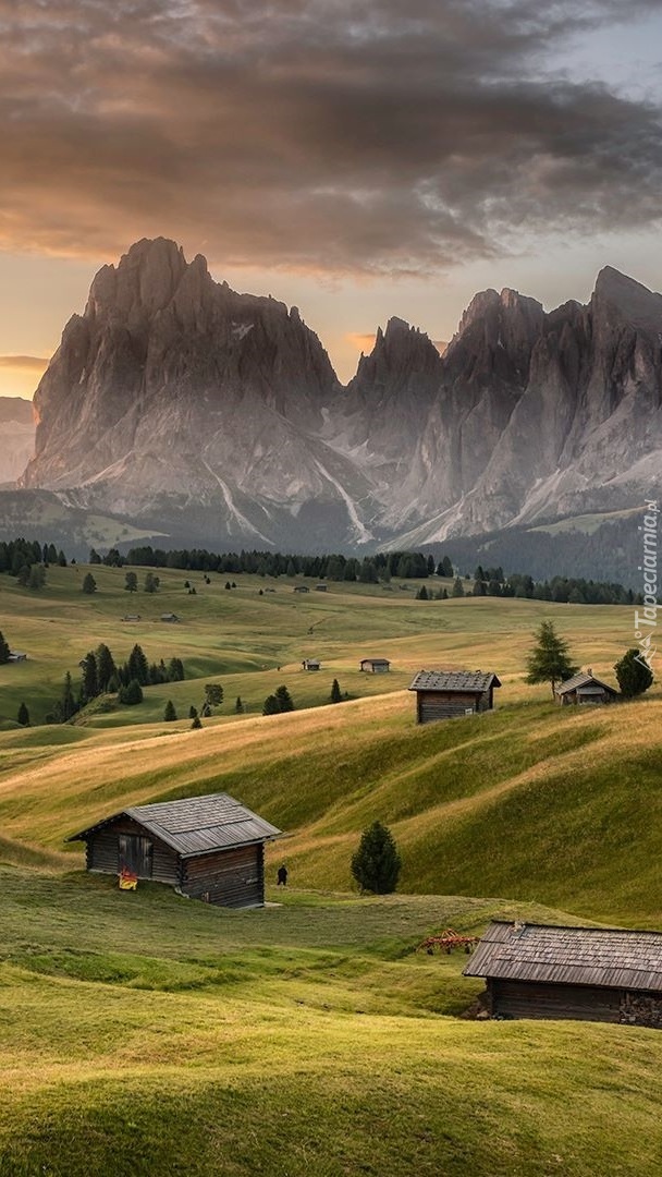 Dolina Val Gardena i góry Sassolungo