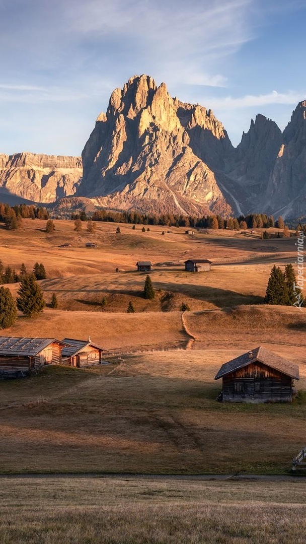 Dolina Val Gardena i góry Sassolungo