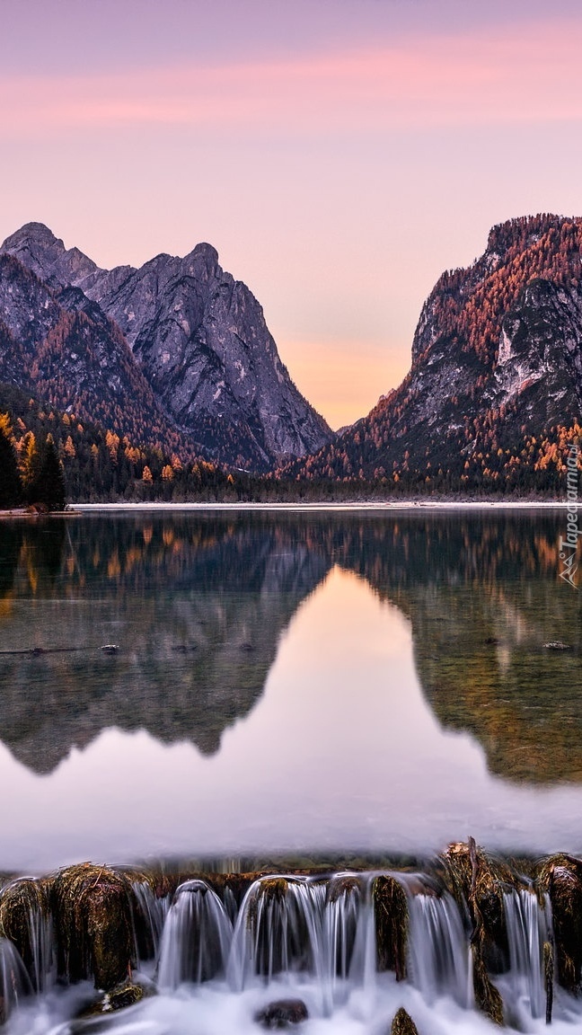 Dolomity i jezioro Lago di Dobbiaco