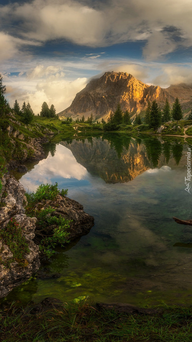 Dolomity i jezioro Lago Limides