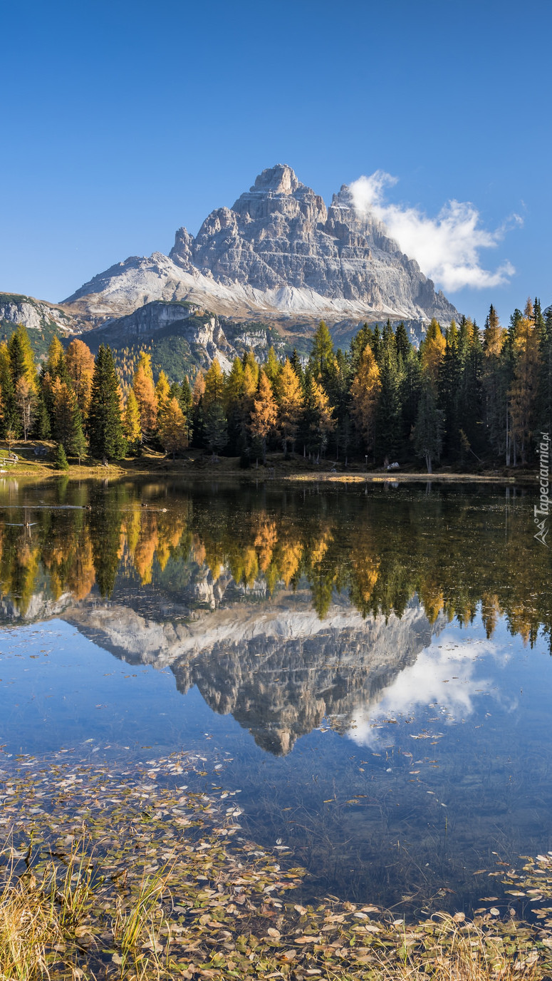 Dolomity nad jeziorem Antorno Lake